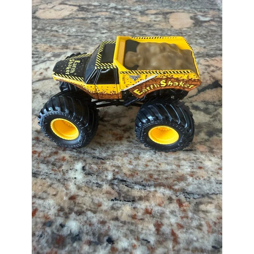 Monster Jam EARTH SHAKER Mud Tires Tracks Monster Truck